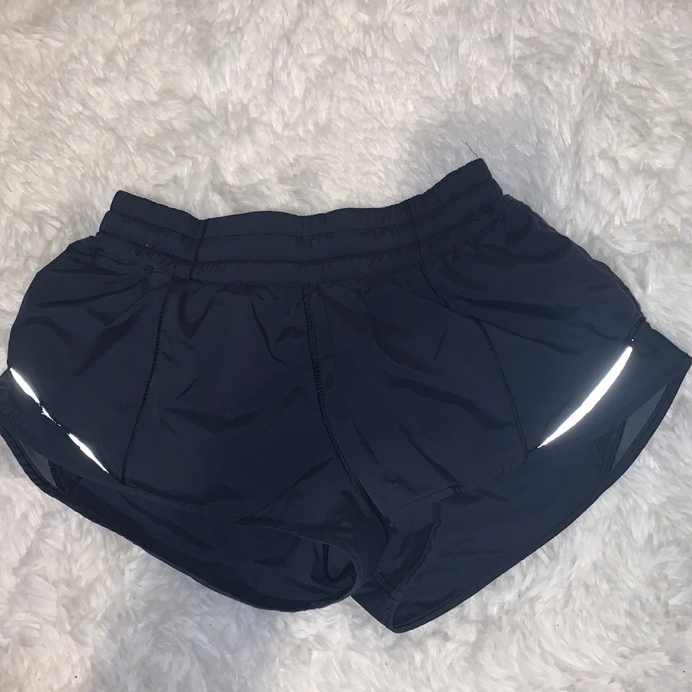 Lululemon hotty hot 2.5” short